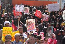 خروش استکبار ستیزی و همدردی مردم شهر لار با فلسطین و لبنان در یوم الله 13 آبان