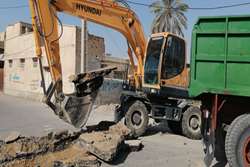 طرح ترافیکی در تقاطع خیابان ساحلی شرقی (پل انصاری) شهر لار در حال اجراست