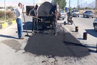 معابر شهری لار پس از بارندگی‌های اخیر در حال ترمیم و ساماندهی است